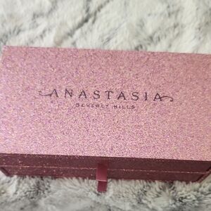 Anastasia Beverly Hills Glittery Pink Makeup Box